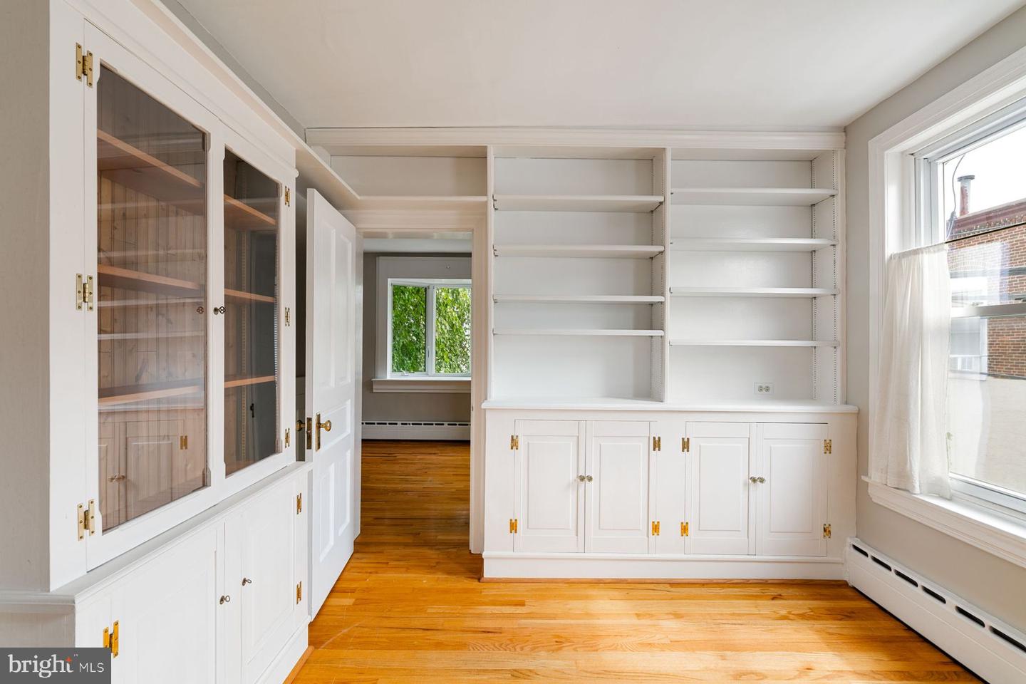 4577 Baker St