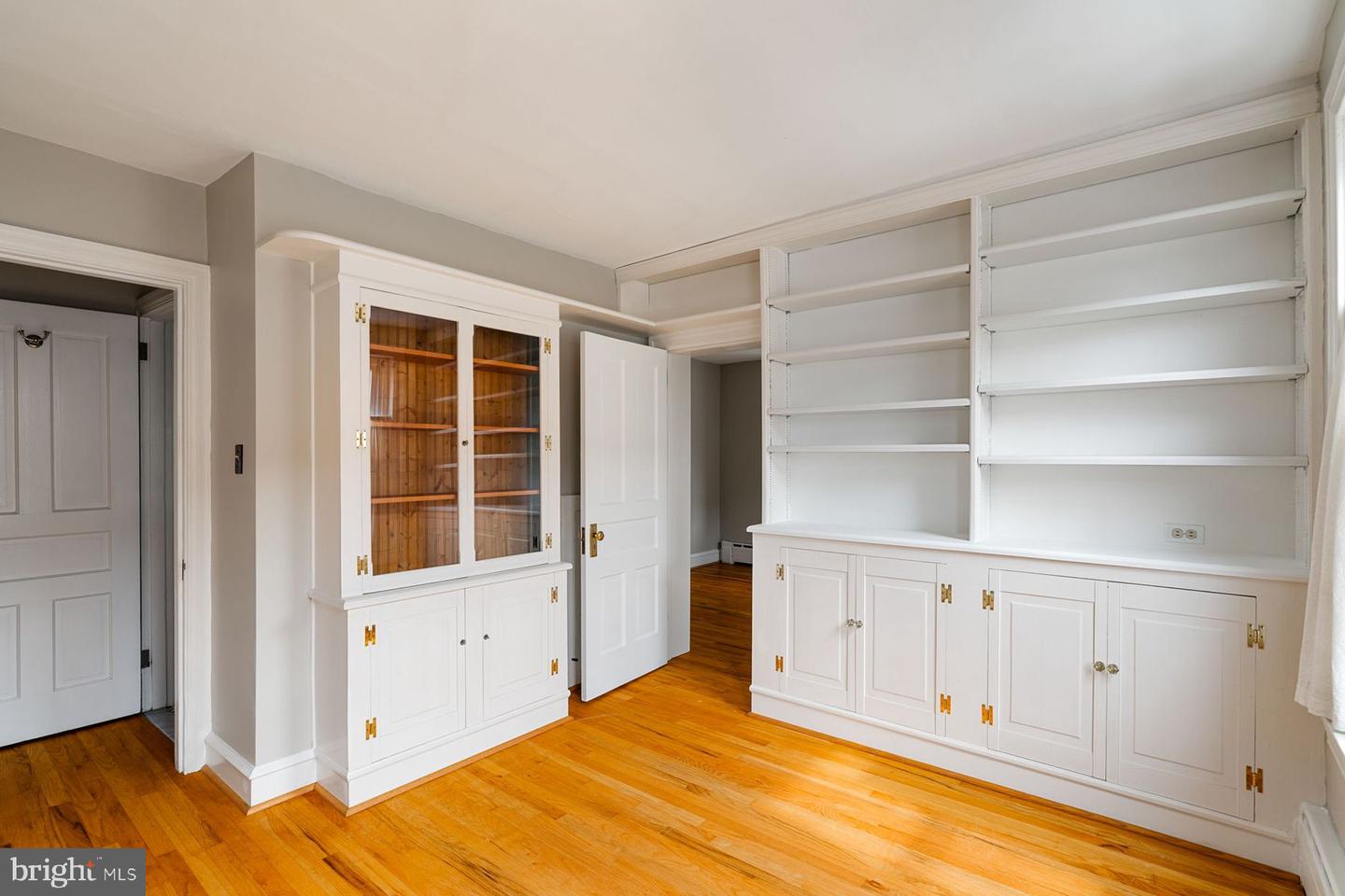 4577 Baker St