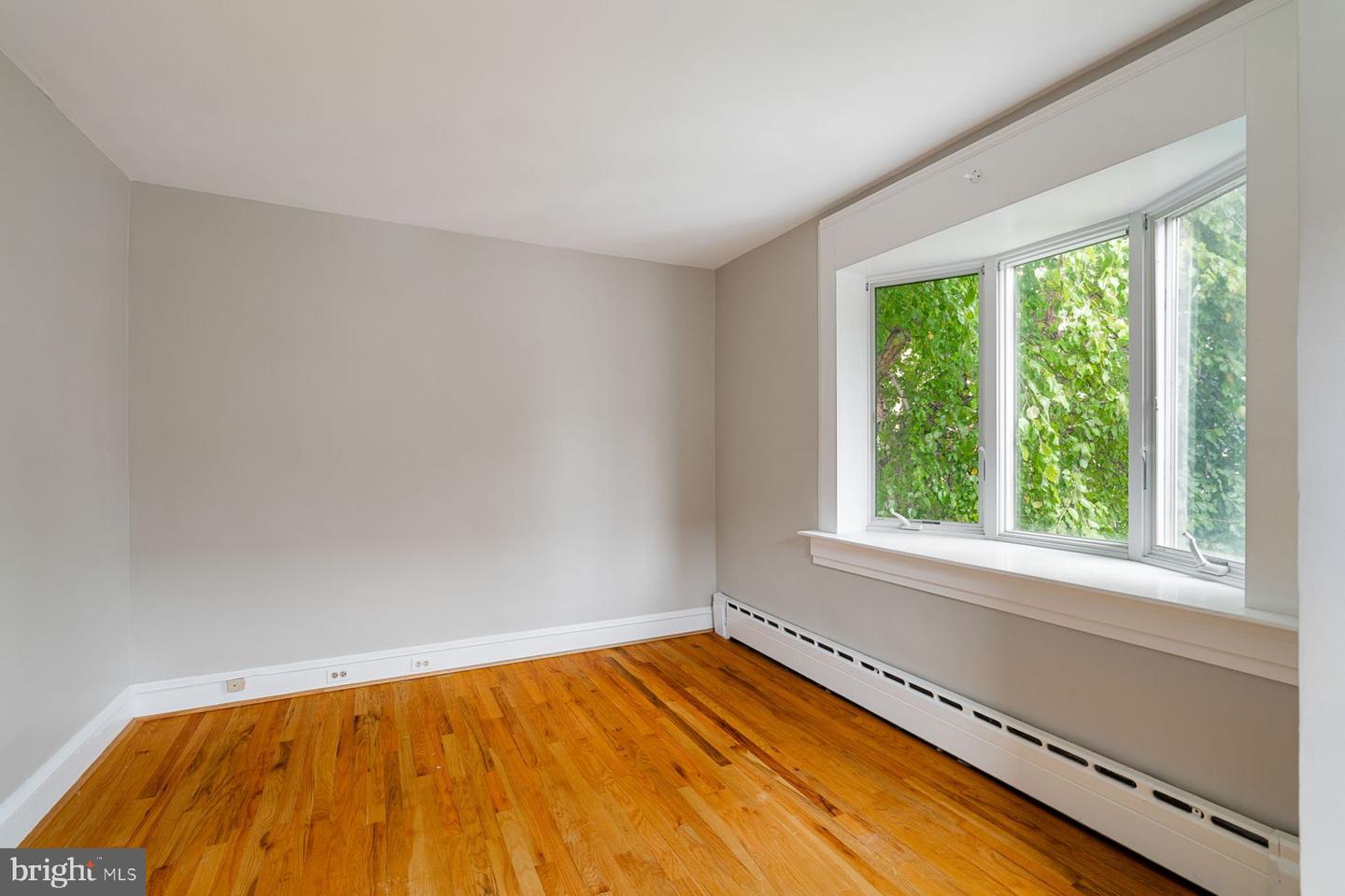 4577 Baker St