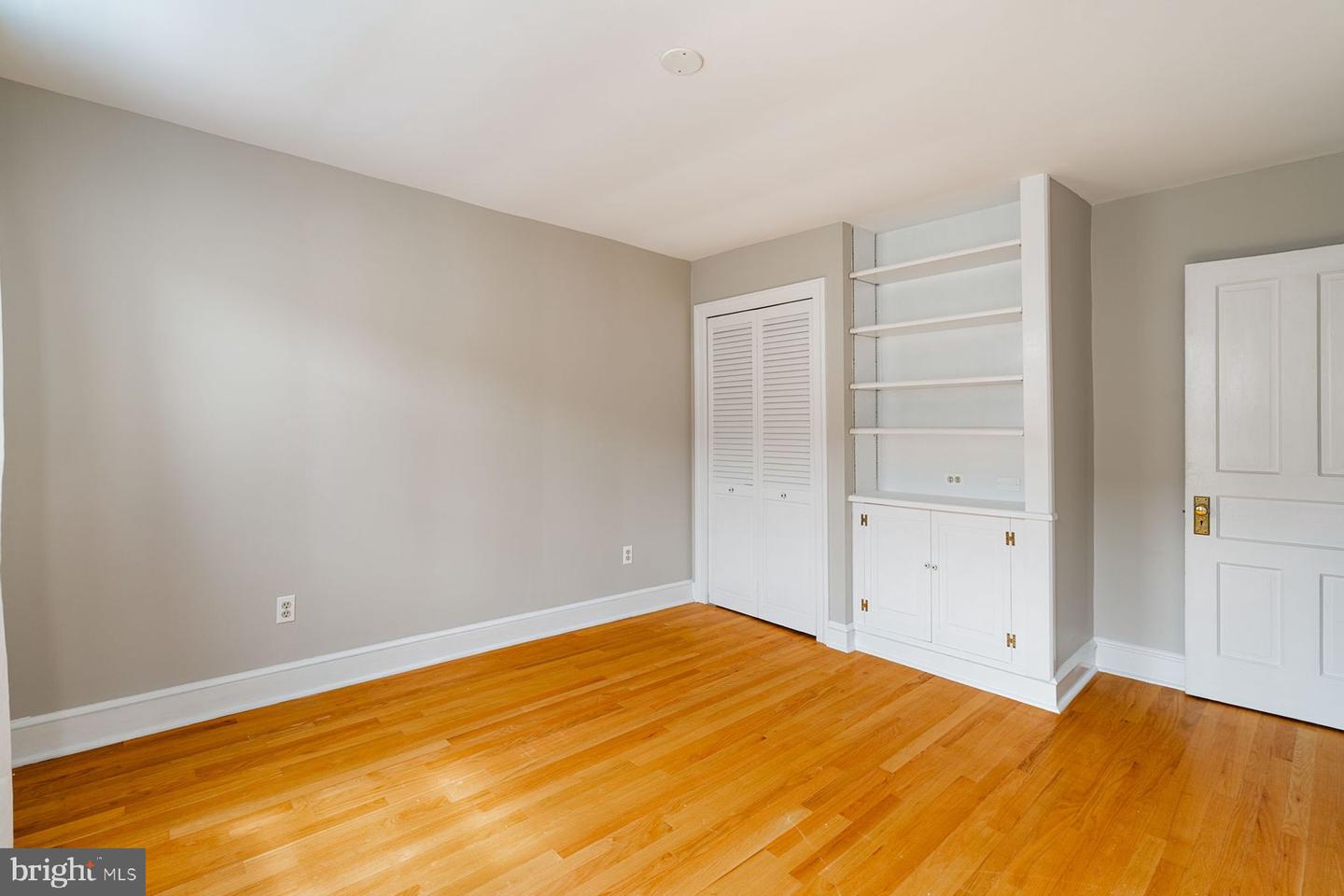 4577 Baker St