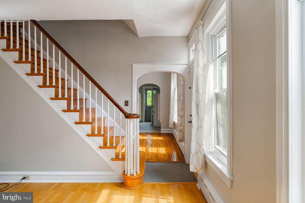 4577 Baker St