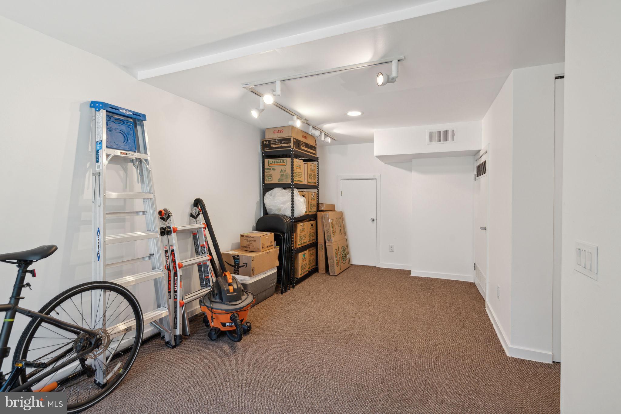 822 N NEWKIRK STREET