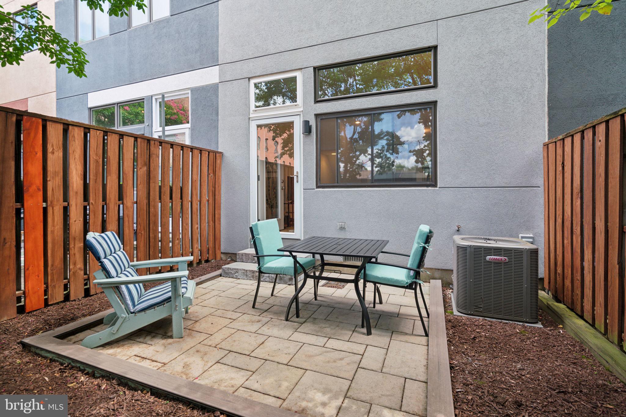 822 N NEWKIRK STREET