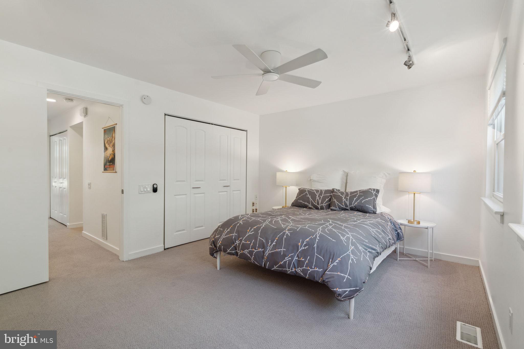 822 N NEWKIRK STREET