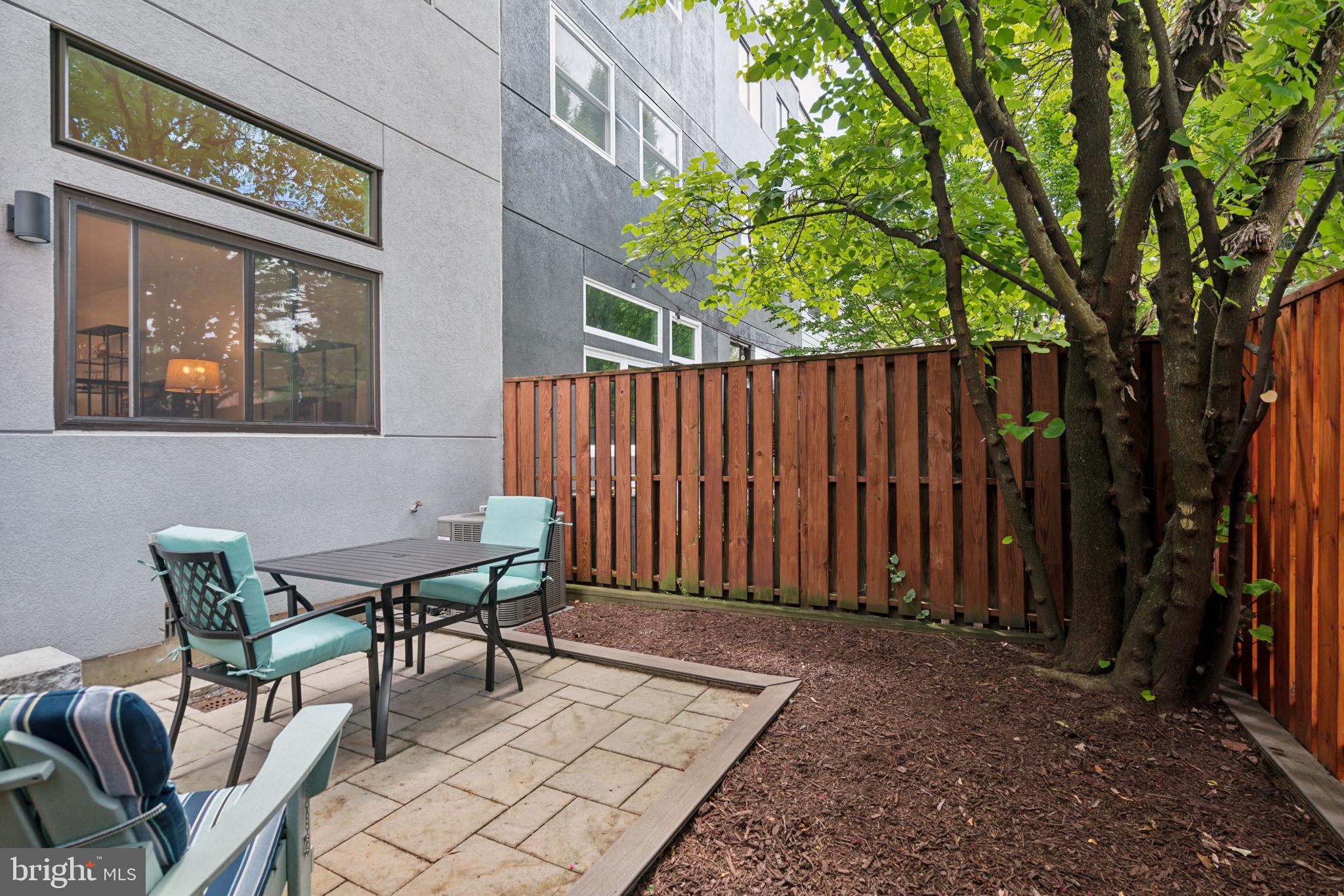 822 N NEWKIRK STREET