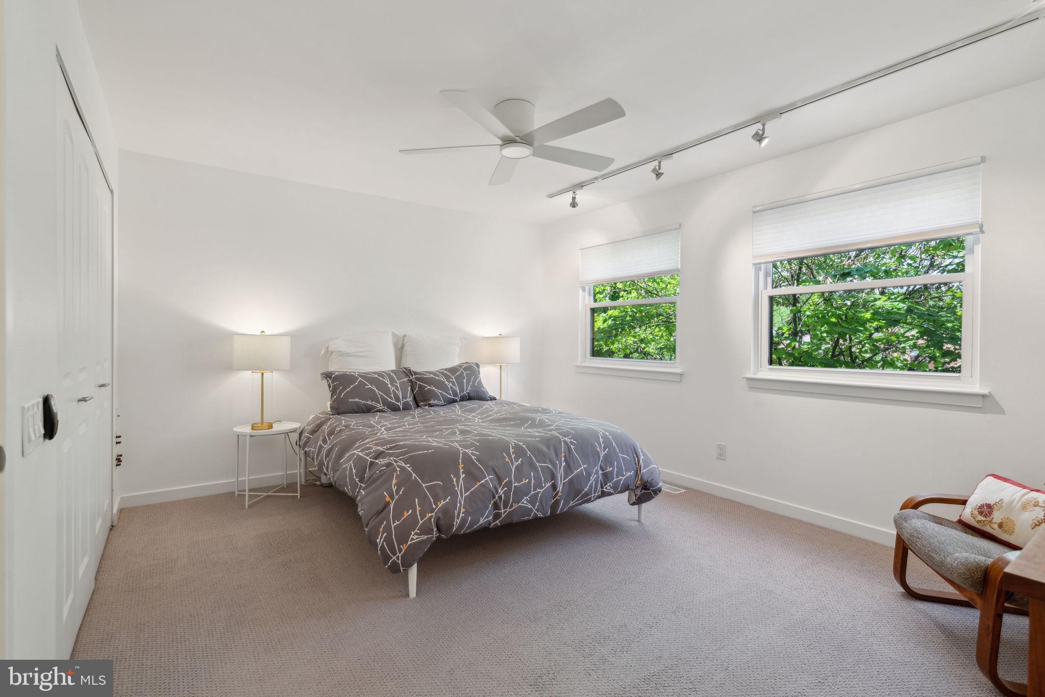 822 N NEWKIRK STREET