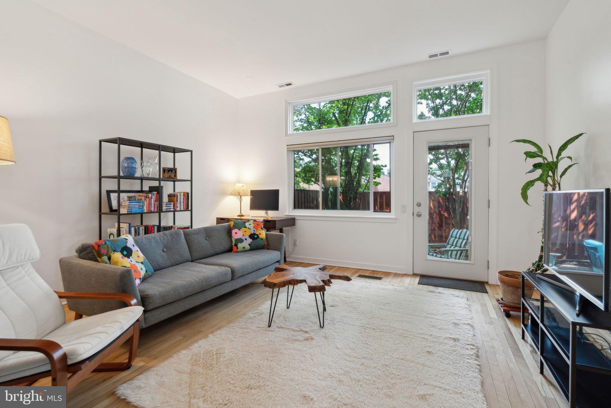 822 N NEWKIRK STREET