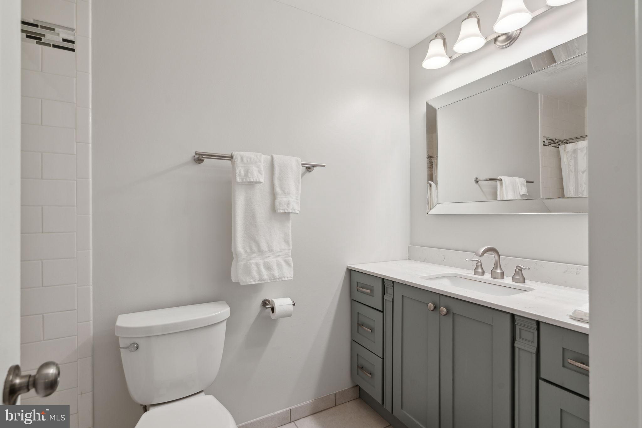 822 N NEWKIRK STREET