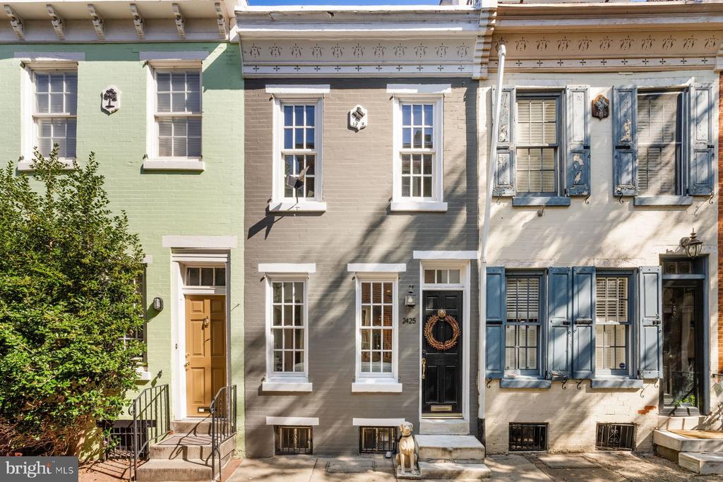 2425 Panama St