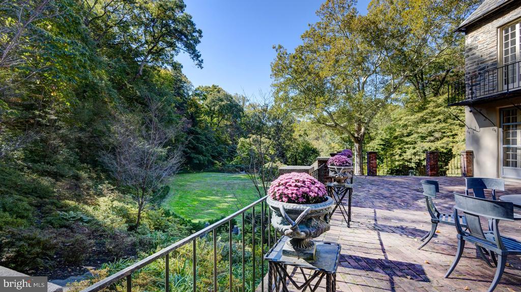 42 W Bells Mill Rd