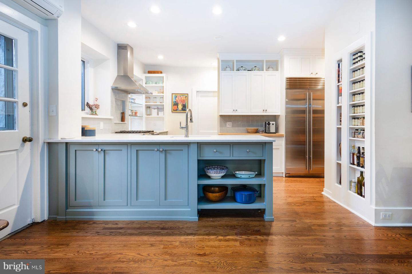 8016 Navajo St
