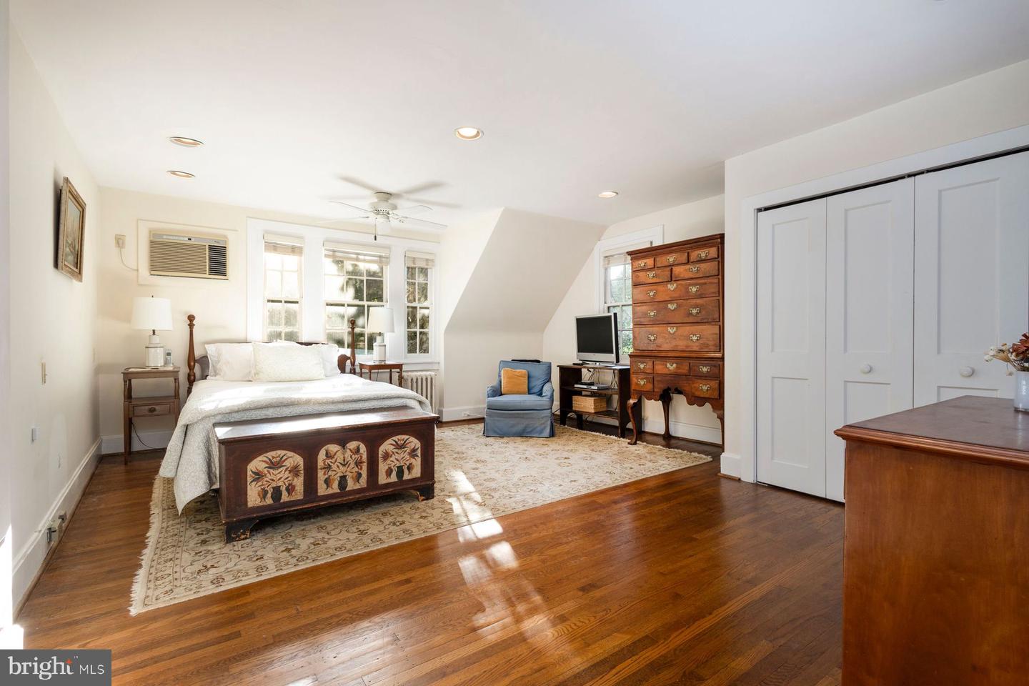 8016 Navajo St