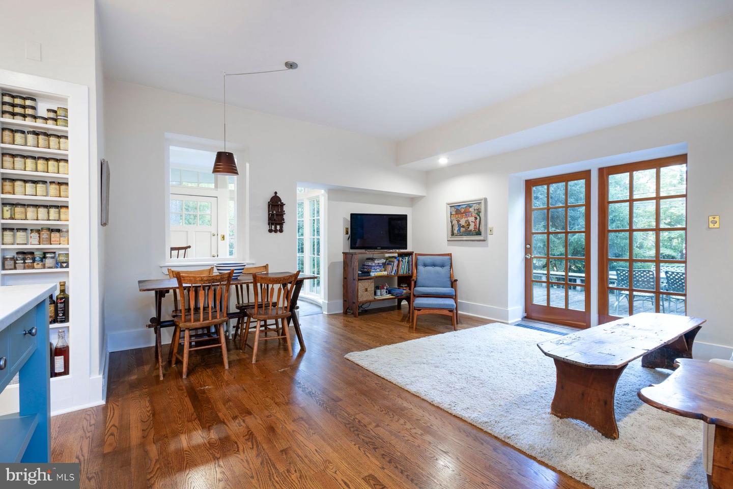 8016 Navajo St