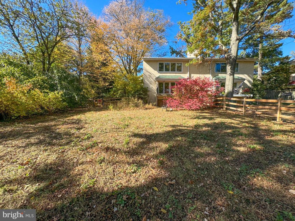 151 W GRAVERS LANE