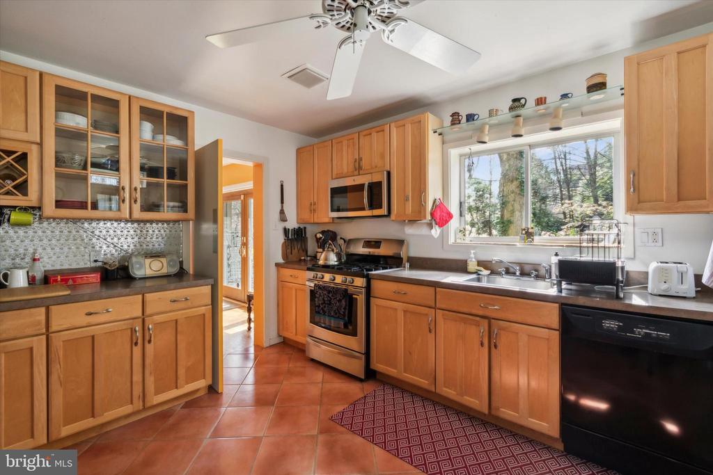 151 W GRAVERS LANE