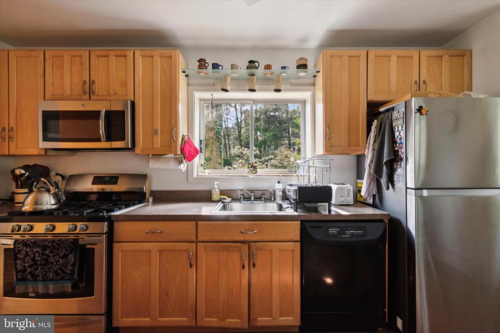 151 W GRAVERS LANE