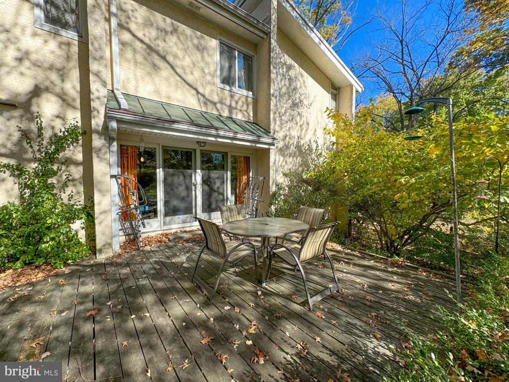 151 W GRAVERS LANE