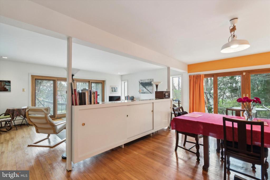 151 W GRAVERS LANE
