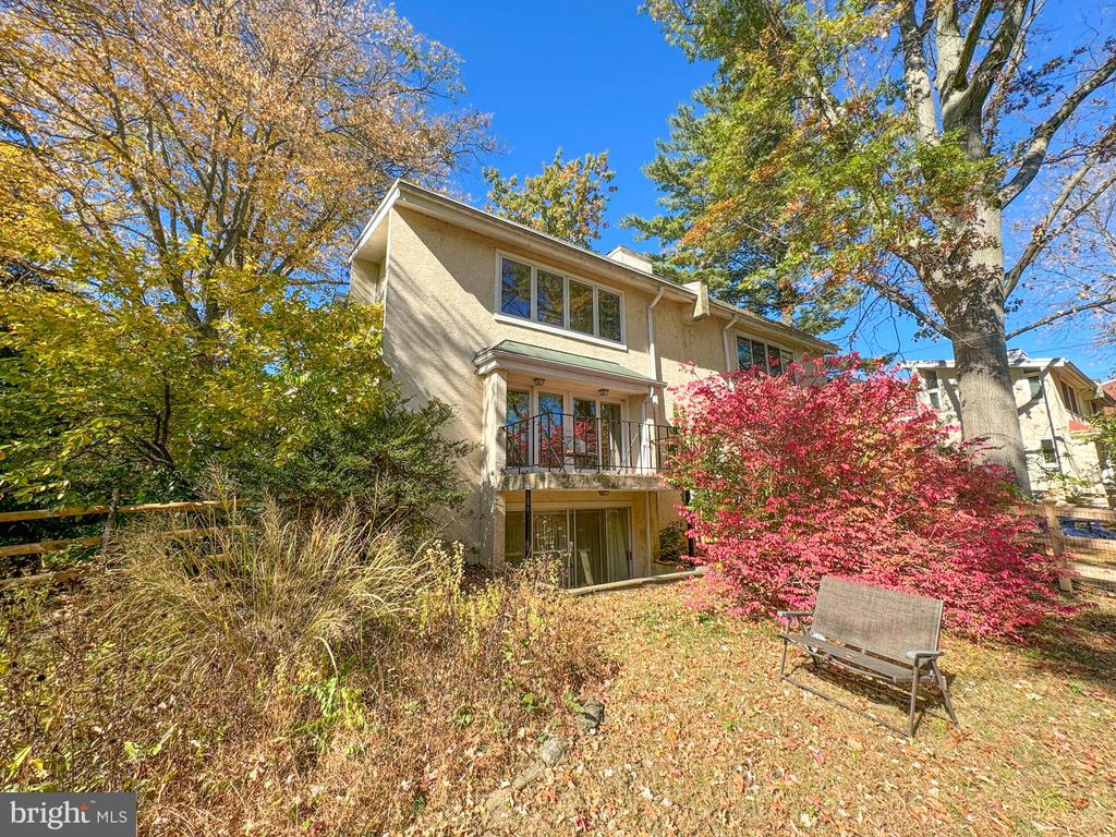 151 W GRAVERS LANE