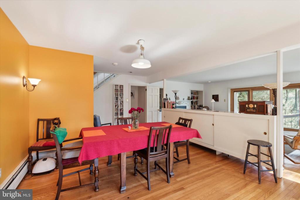 151 W GRAVERS LANE