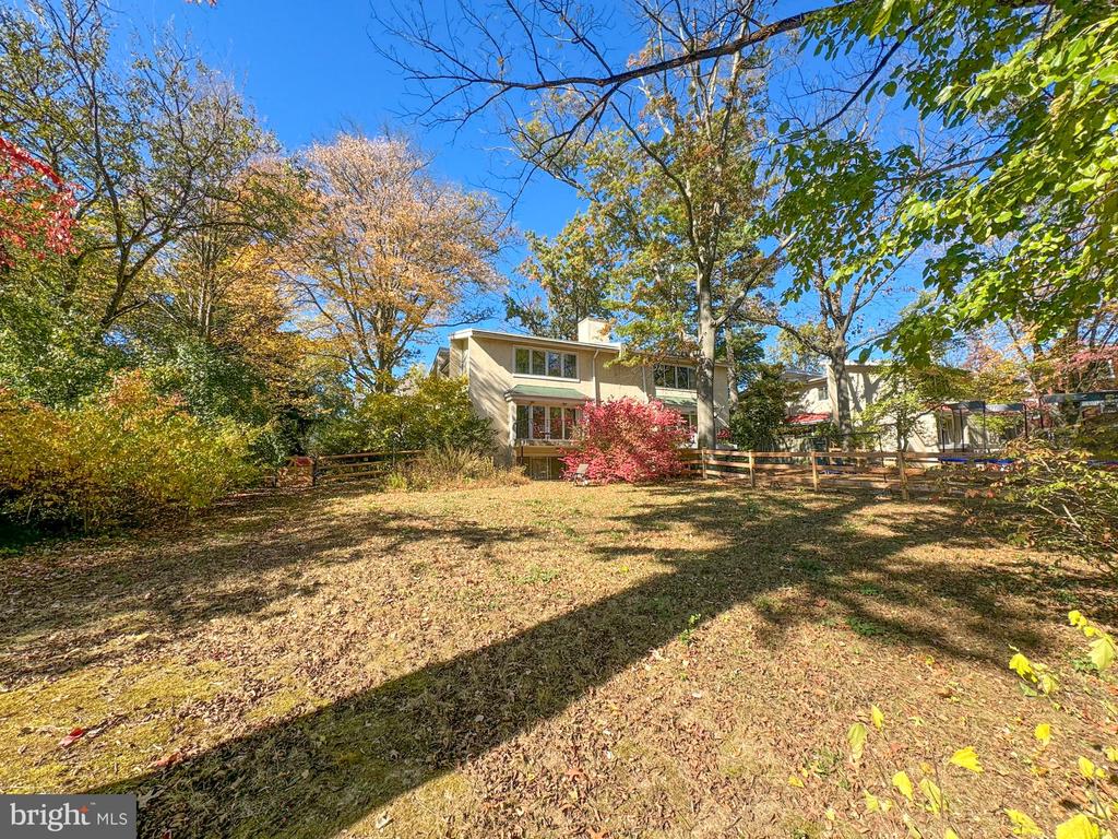 151 W GRAVERS LANE