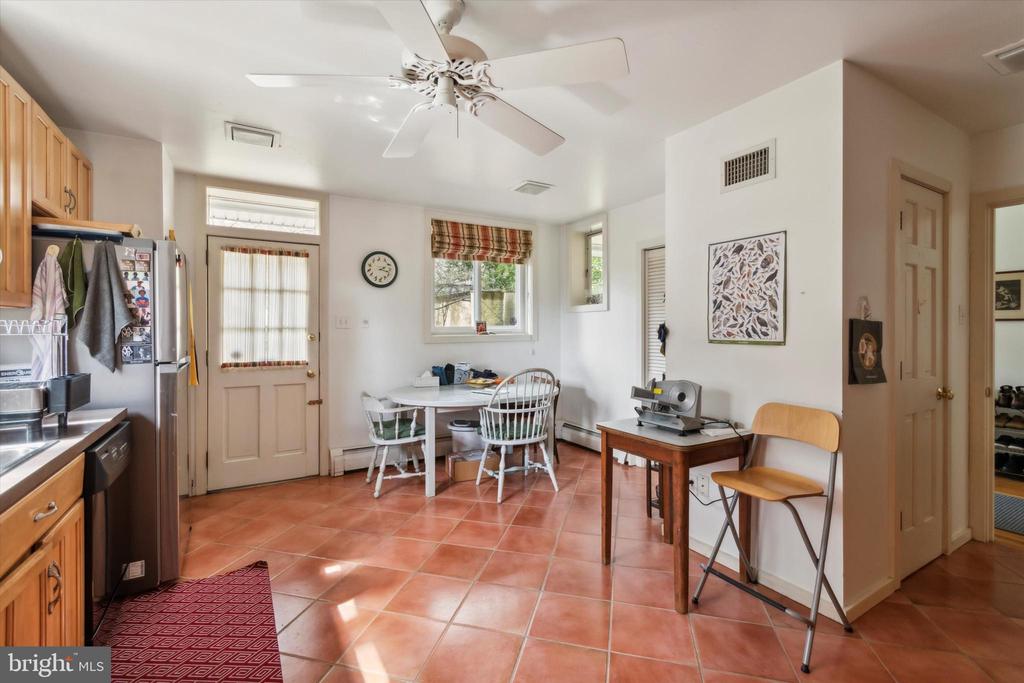 151 W GRAVERS LANE