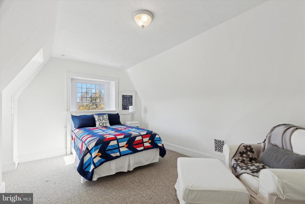 122 BETHLEHEM PIKE