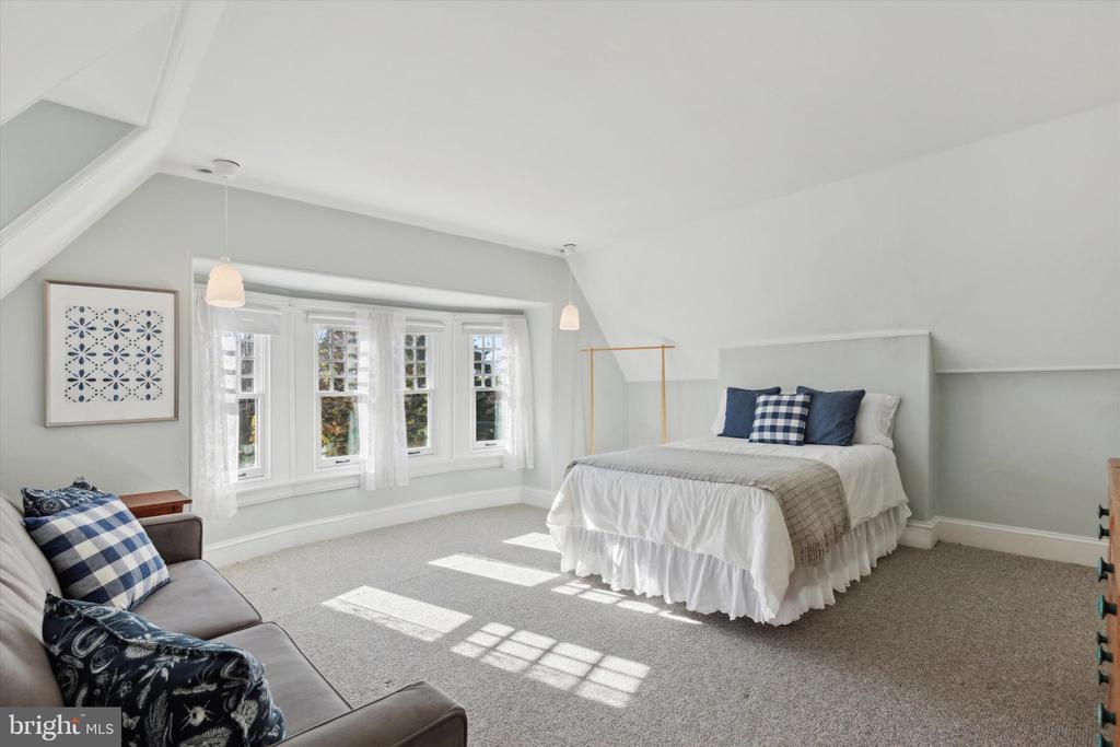 122 BETHLEHEM PIKE