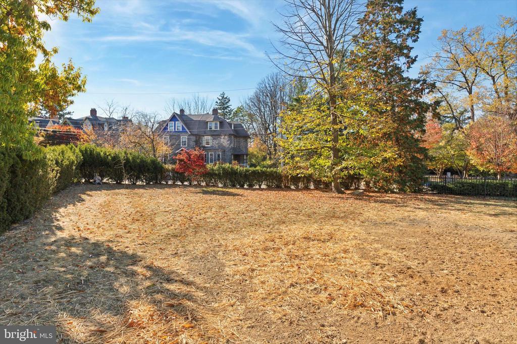 122 BETHLEHEM PIKE