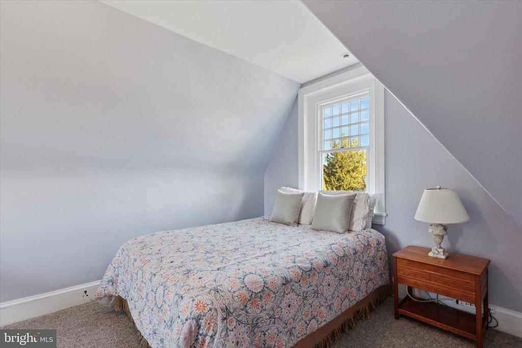 122 BETHLEHEM PIKE