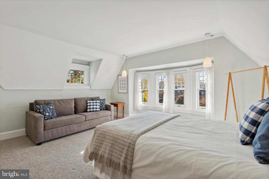 122 BETHLEHEM PIKE