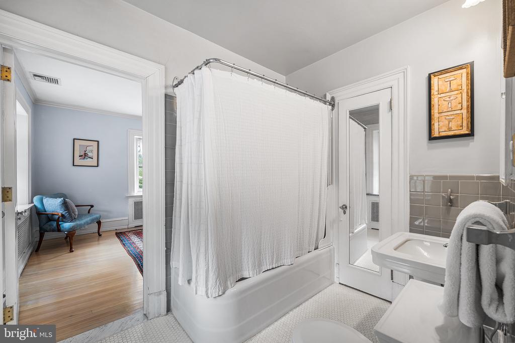 6600 WISSAHICKON