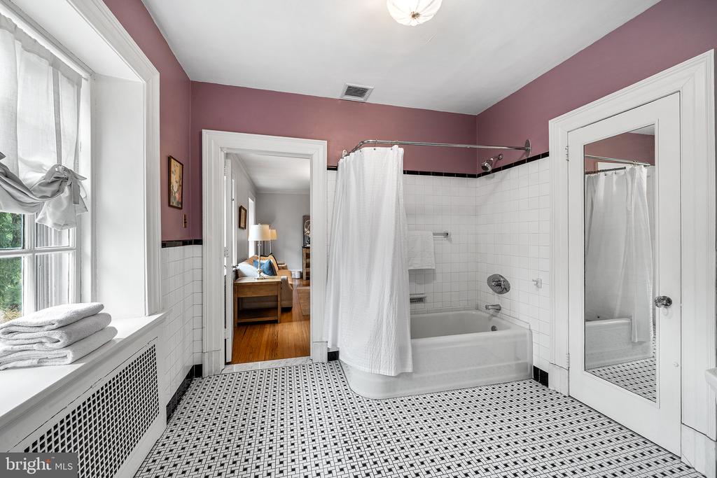 6600 WISSAHICKON