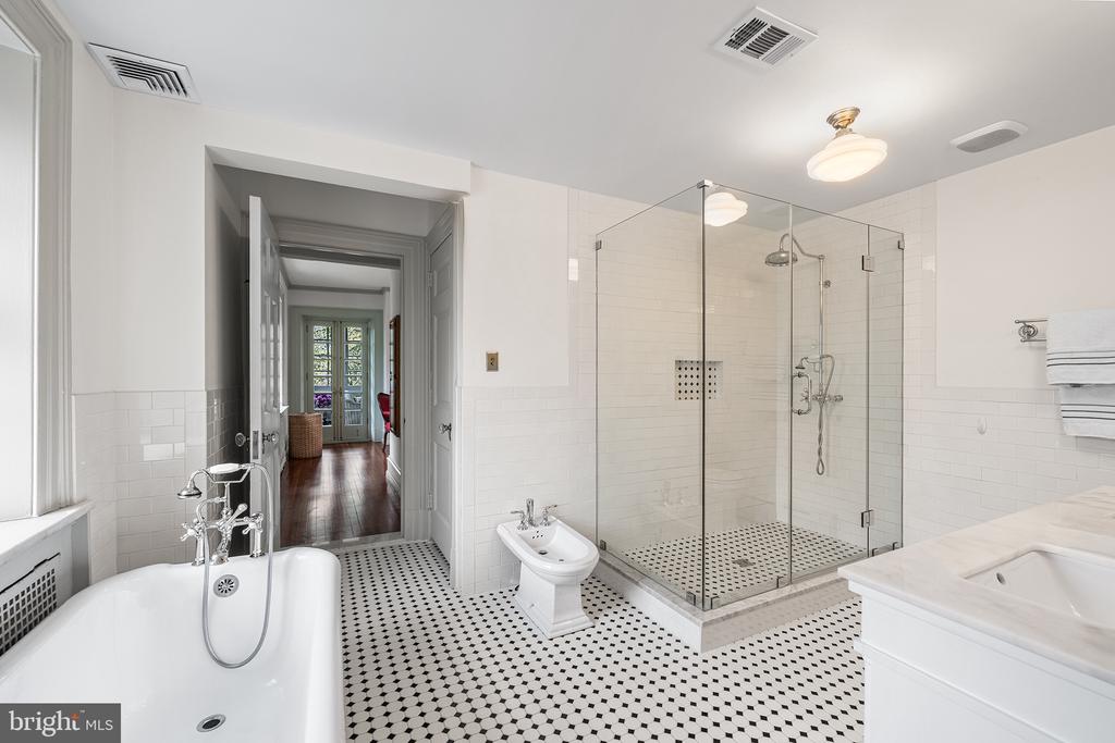 6600 WISSAHICKON
