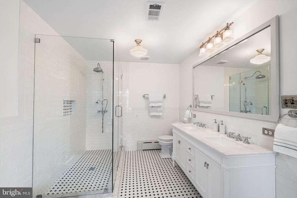 6600 WISSAHICKON