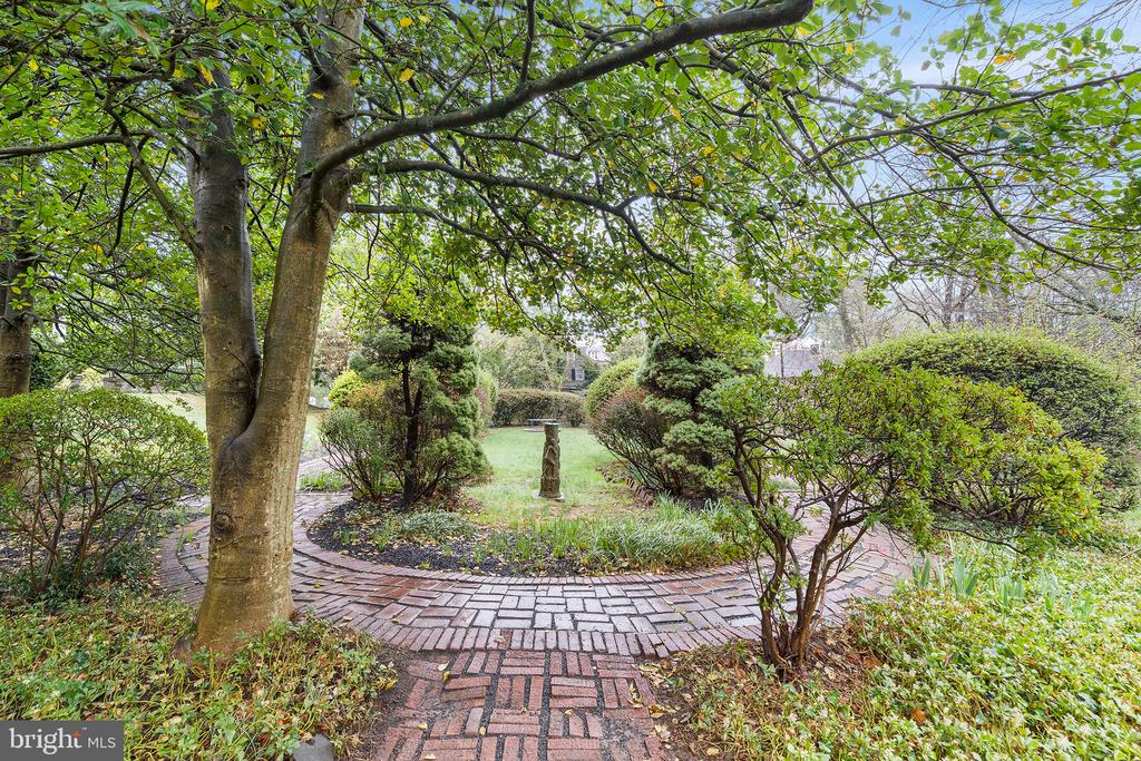 6600 WISSAHICKON