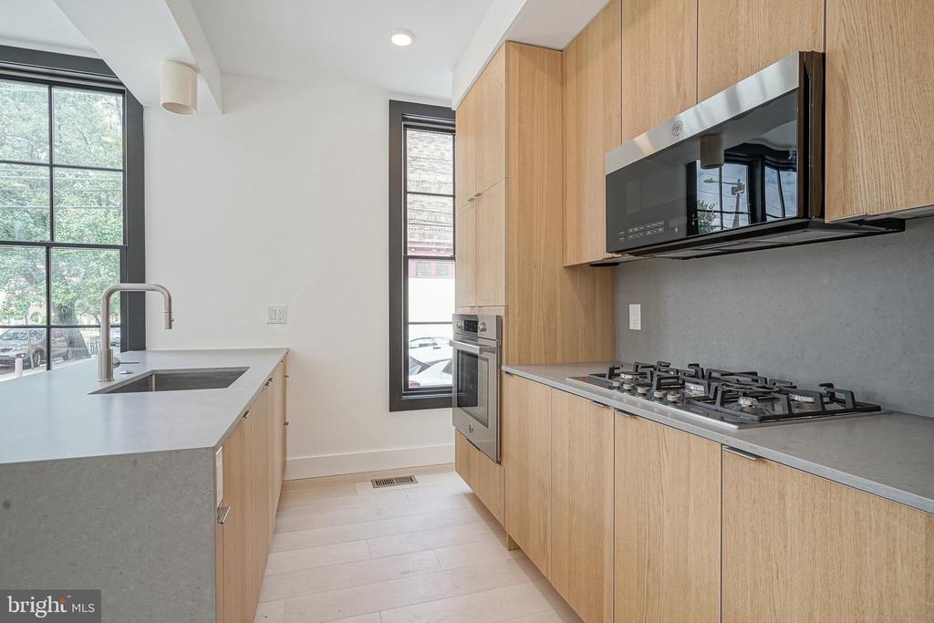 1921 GREEN STREET 1