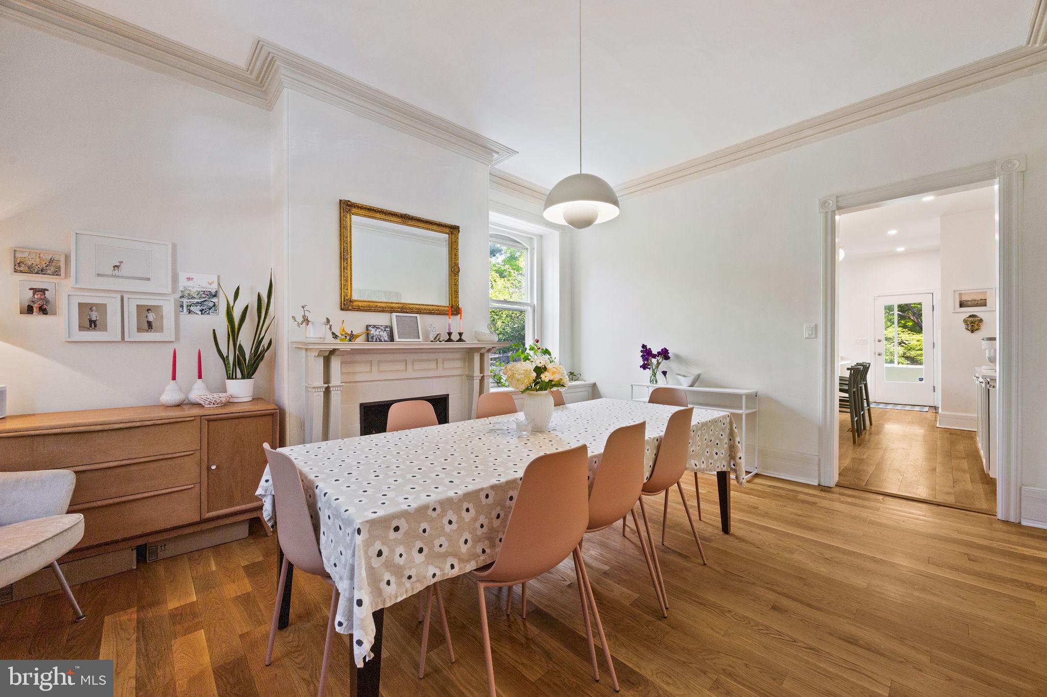 246 W EVERGREEN AVENUE