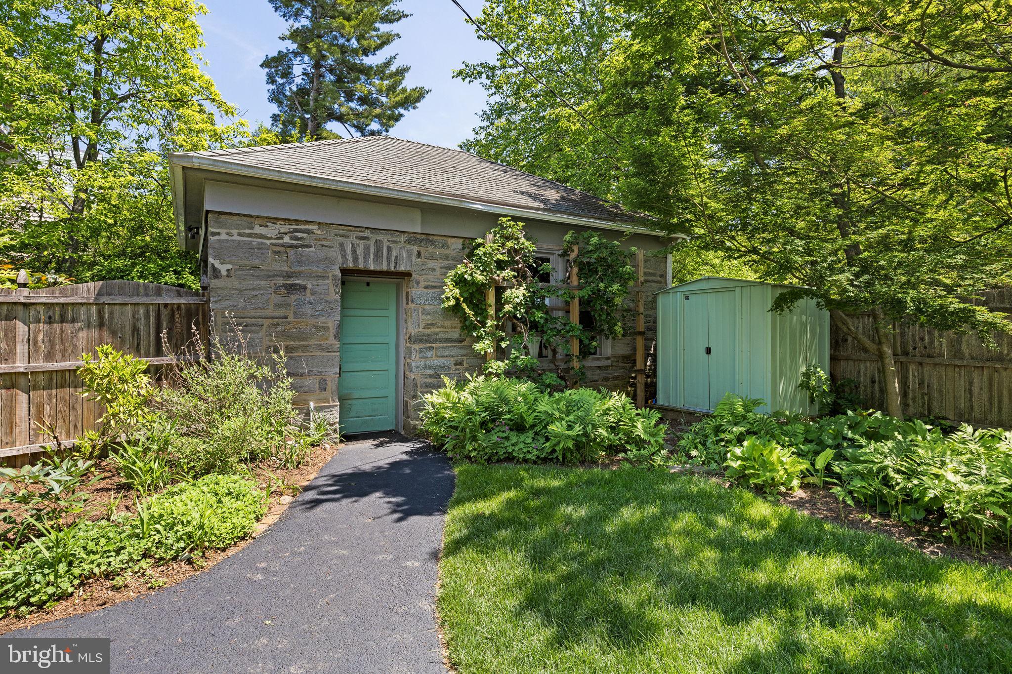 246 W EVERGREEN AVENUE