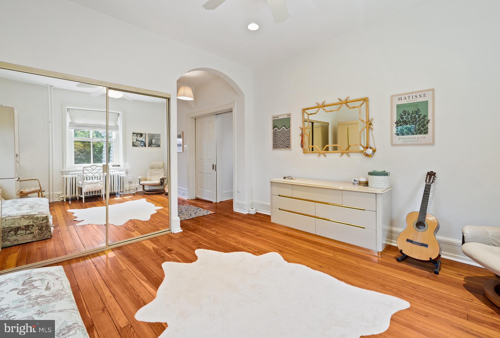 246 W EVERGREEN AVENUE