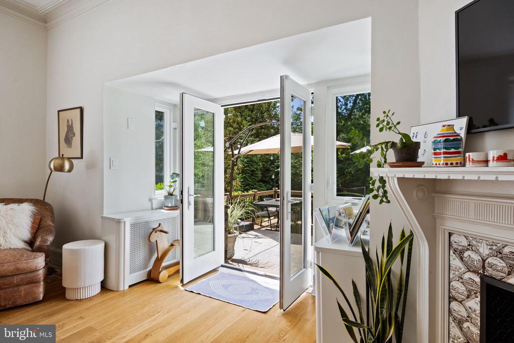246 W EVERGREEN AVENUE