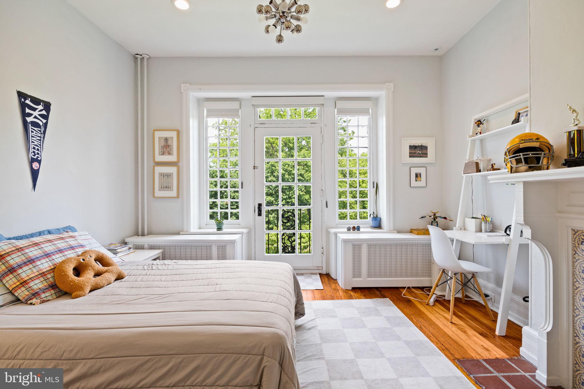 246 W EVERGREEN AVENUE