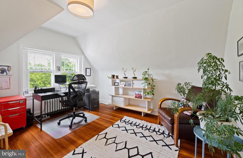 246 W EVERGREEN AVENUE