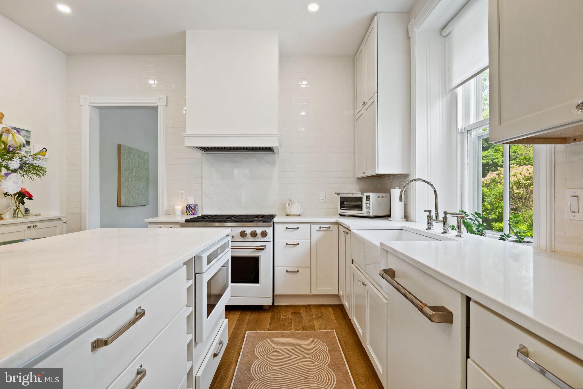 246 W EVERGREEN AVENUE