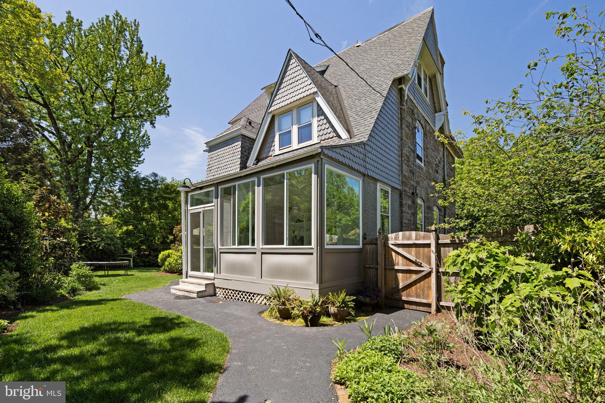 246 W EVERGREEN AVENUE