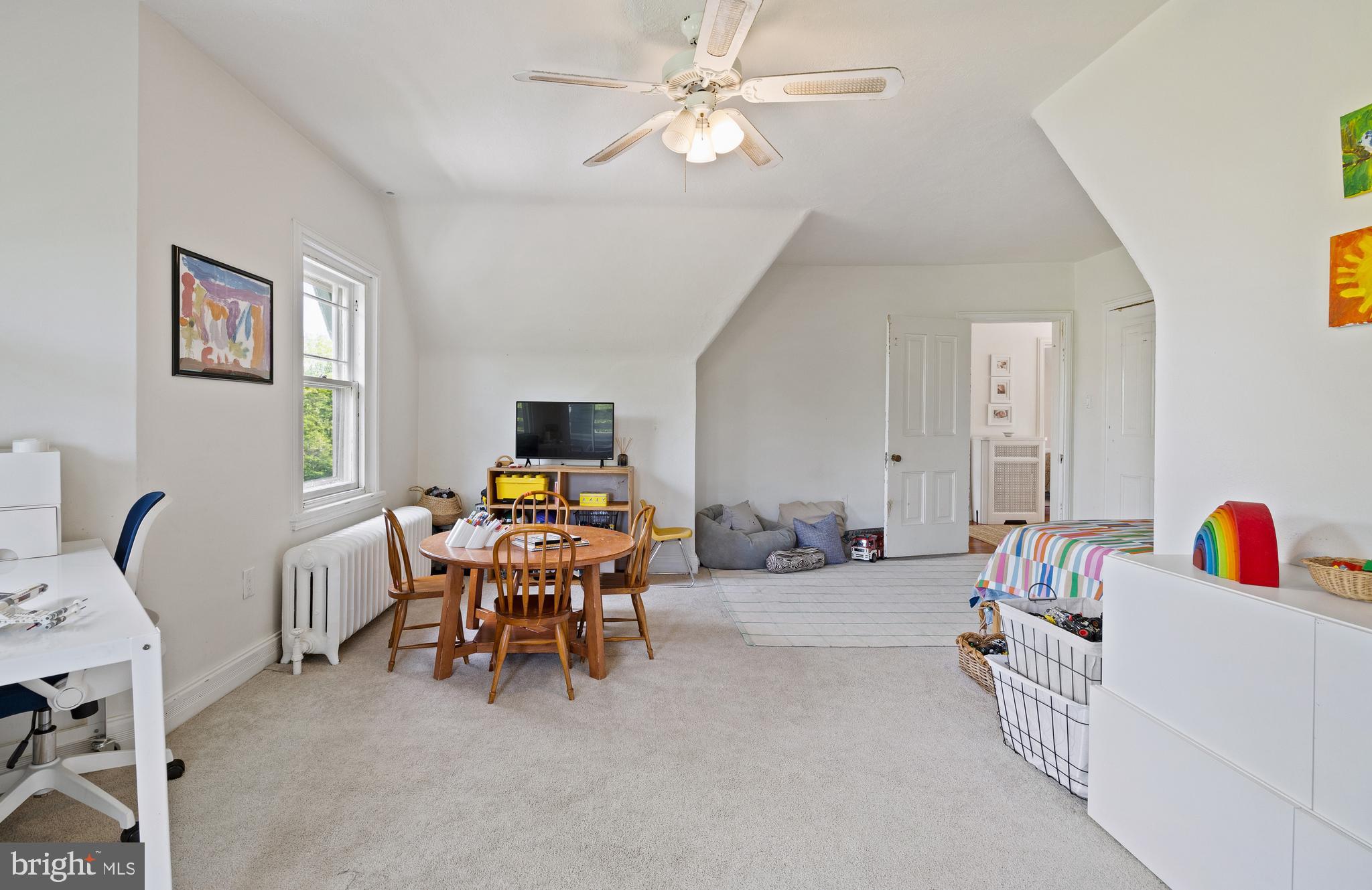 246 W EVERGREEN AVENUE