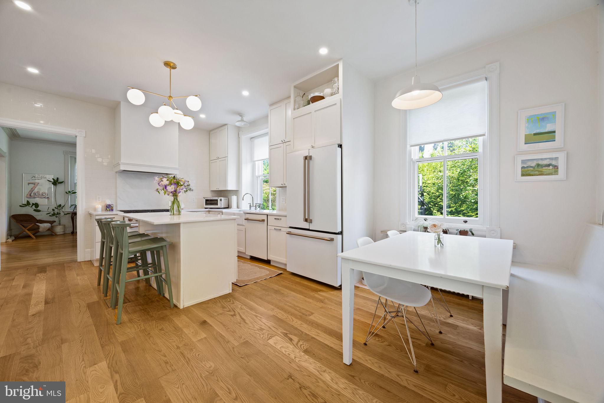 246 W EVERGREEN AVENUE