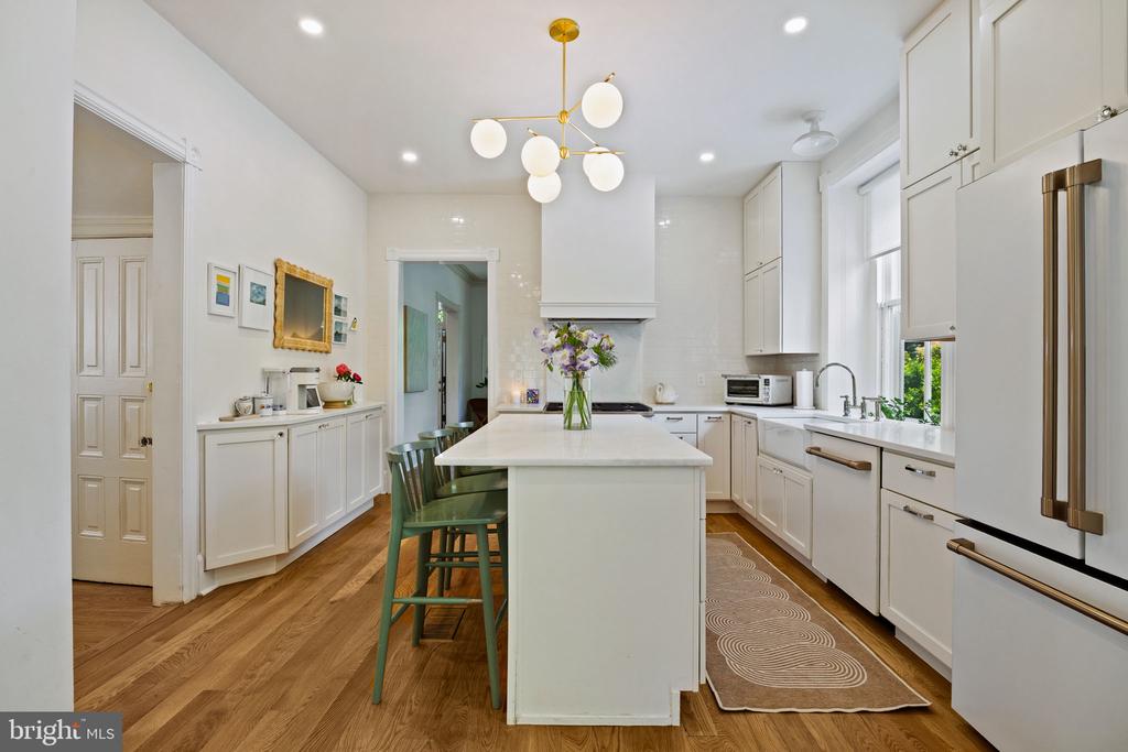 246 W EVERGREEN AVENUE