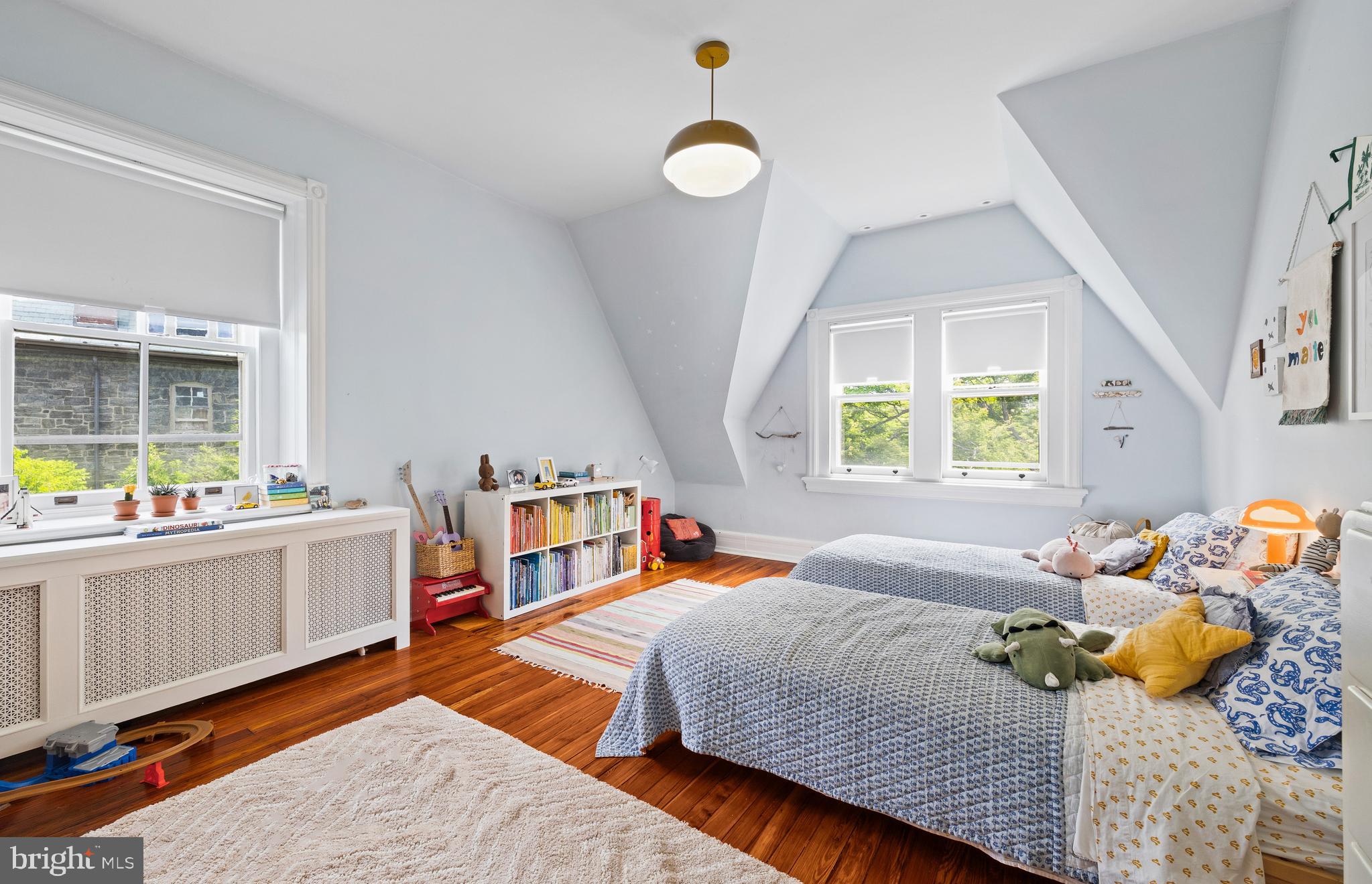 246 W EVERGREEN AVENUE