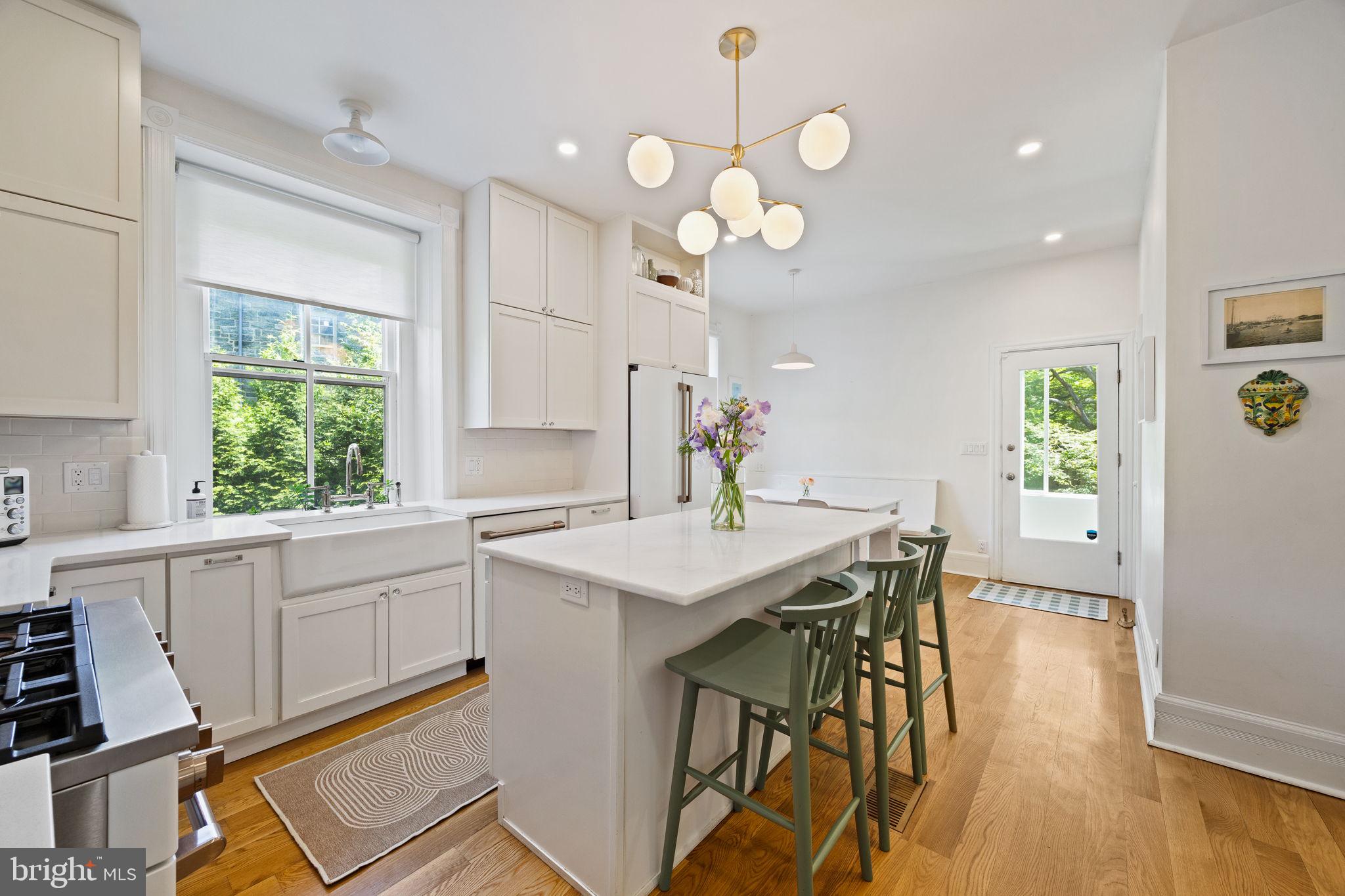 246 W EVERGREEN AVENUE